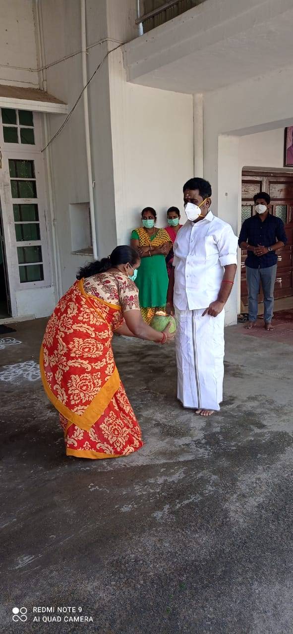 உணவுத்துறை அமைச்சர் காமராஜ், குணமடைந்து வீடு திரும்பினார்