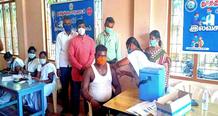 முத்தையாபுரத்தில் கொரோனா தடுப்பூசி முகாம்

