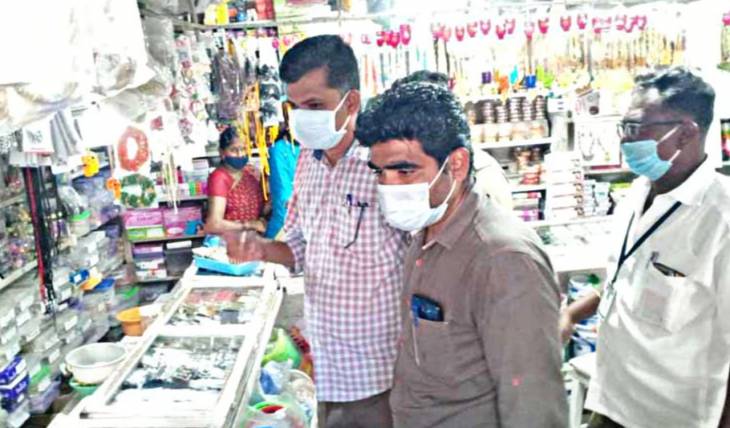 கோவில்பட்டியில் ஊரடங்கை மீறி திறக்கப்பட்ட கடைகளுக்கு சீல் வைப்பு