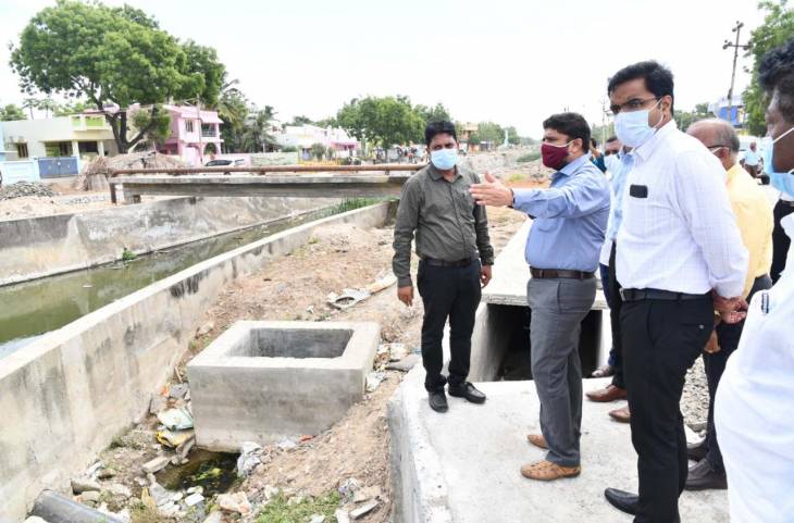 தூத்துக்குடியில் பெய்யும் மழை நீர் ஊருக்குள் வராமல் தடுப்பதற்காக ரூ.950 கோடியில் சிறப்பு திட்டம்... விரைவில் முடியும் - கண்காணிப்பு அதிகாரி பிரகாஷ் பேட்டி!