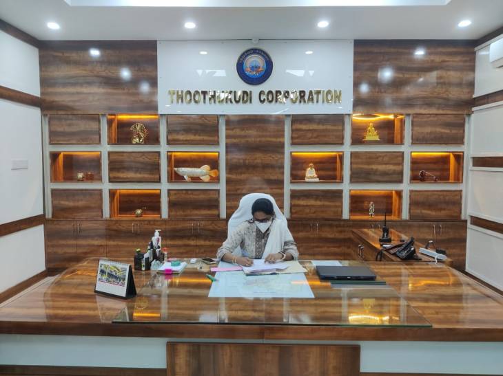 மாநகராட்சி புதிய ஆணையர் சாருஸ்ரீ பொறுப்பேற்பு : தூத்துக்குடியில் மழைநீர் தேங்காத வகையில் நடவடிக்கை மேற்கொள்ளப்படும் என உறுதி!!