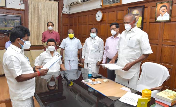 ஓட்டப்பிடாரம் திமுக எம்எல்ஏ சண்முகையா பதவியேற்பு