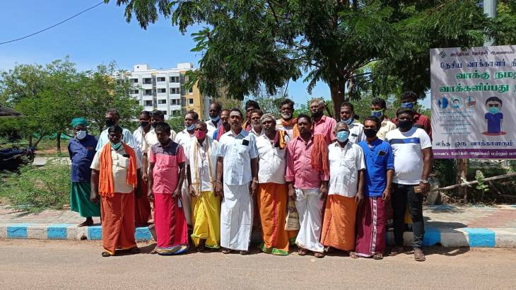 பல்வேறு கோரிக்கைகளை வலியுறுத்தி கிராம கோவில் பூசாரிகள்  ஆட்சியரிடம் மனு! 