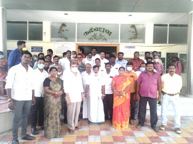 தூத்துக்குடியில் பாஜகவினர் மாநகராட்சி அலுவலகத்தை முற்றுகையிட்டு போராட்டம்!
