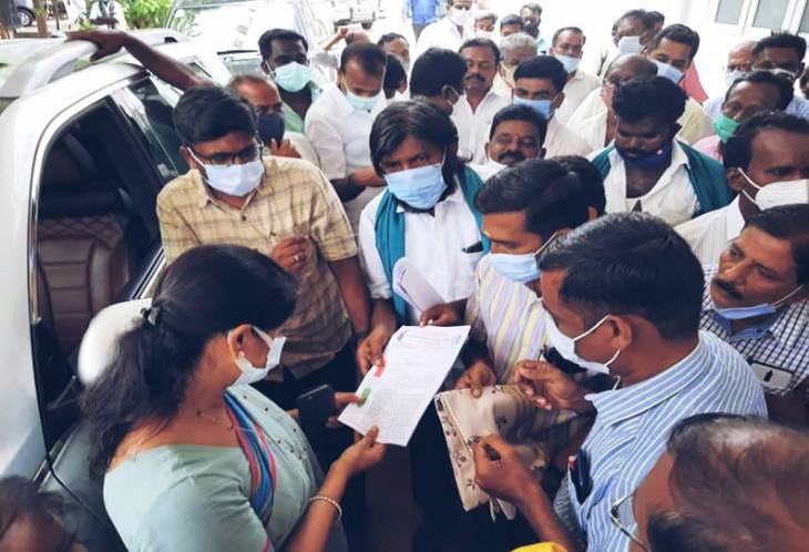 தூத்துக்குடி மாவட்டத்துடன் புதிய யூனியன் உருவாக்கி இணைப்பு : கனிமொழி எம்.பி யிடம் கோரிக்கை!