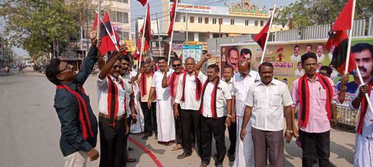 தூத்துக்குடியில் துரை வைகோ பிறந்த நாள்  : மாநகர மதிமுக சார்பில்  இனிப்புகள் வழங்கி கொண்டாட்டம்! 