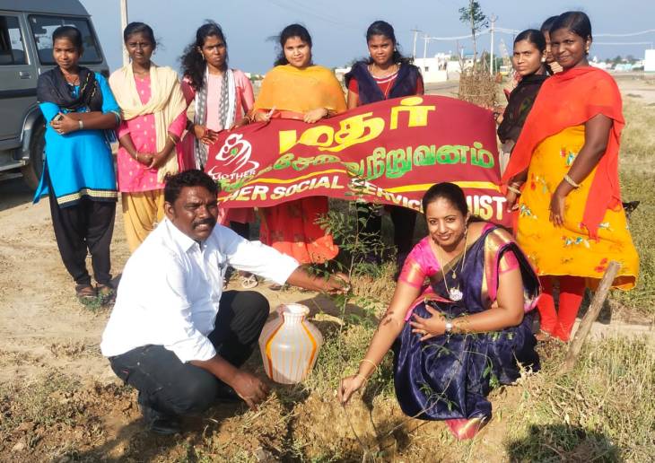 பூமி வெப்பமயமாதல் தடுக்க மரங்களை நட்டு காடுகளை வளர்க்க வேண்டும் -  மாவட்ட அதிகாரி ரதிதேவி 