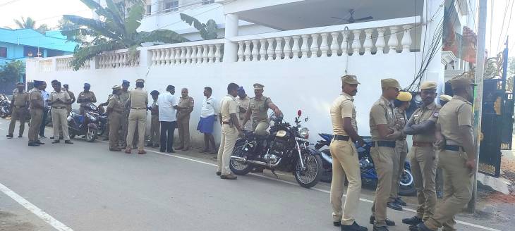 சசிகலா புஷ்பா வீடு, கார் அடித்து சேதம் - போலீசார் குவிப்பு!
