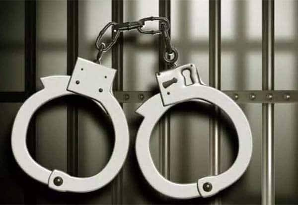 தூத்துக்குடியில் இருவருக்கு கத்திக்குத்து  : 3 பேர் கைது