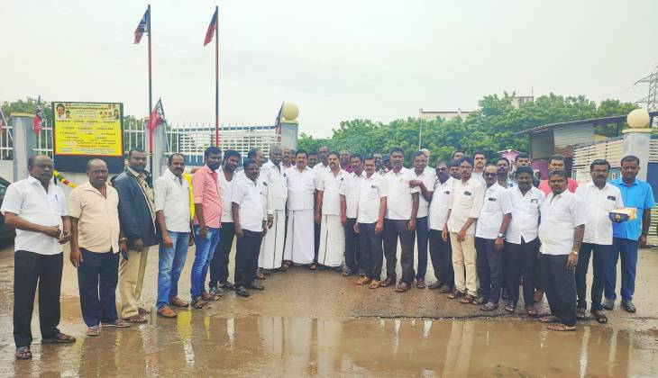 துணை முதல்வர் உதயநிதி ஸ்டாலின் பிறந்தநாள் - தூத்துக்குடி நகர பணிமனை முன்பு தொமுச கொண்டாட்டம்!