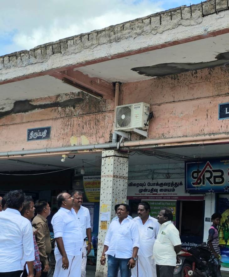 தூத்துக்குடி பேருந்து நிலையத்தில் இடிந்து விழுந்த கட்டிடம்... தாமதிக்காத மேயர் ஜெகன் பெரியசாமி!

