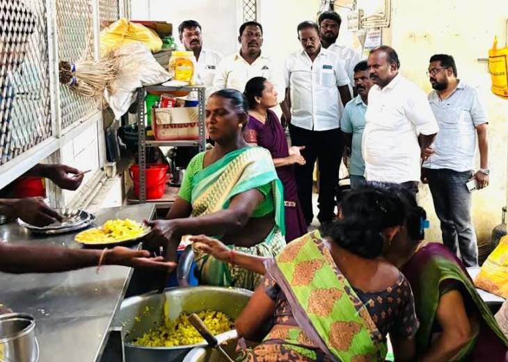 மேயர் ஜெகன் பெரியசாமி ஆய்வினால் தூத்துக்குடி அம்மா உணவகத்தில் ஏற்பட்ட மாற்றம்! 

