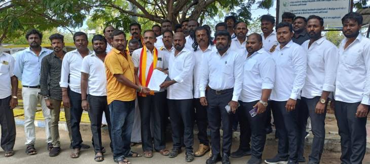 தூத்துக்குடி மாவட்ட ஆட்சியா் அலுவலகத்திற்கு ஒன்றிணைந்து வந்த நாடார், இந்து அமைப்புகள்!