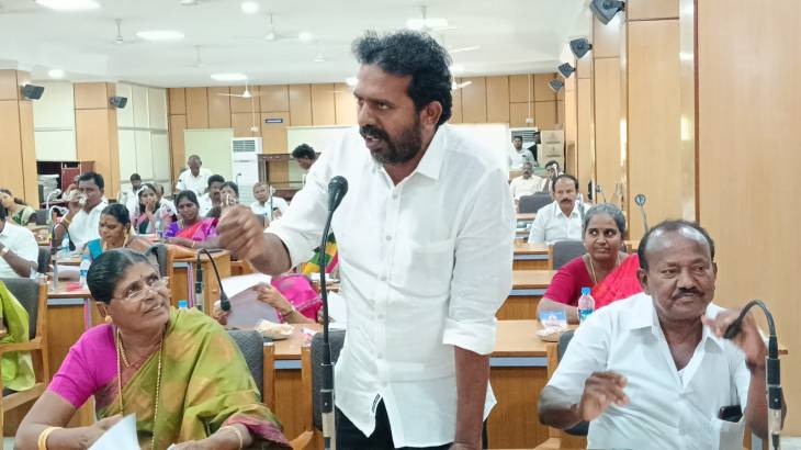 தூத்துக்குடி மாநகராட்சி கூட்டத்தில் கட்டண உயர்வு தீர்மானத்திற்கு அதிமுக எதிர்கட்சி கொறடா கடும் எதிர்ப்பு!

