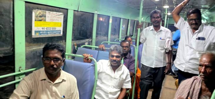 பேருந்து பயணத்தில் ஒட்டப்பிடாரம் எம்எல்ஏ சண்முகையா!

