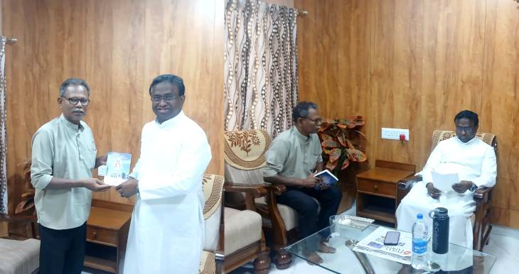 புனித வெள்ளியன்று  மதுக் கடைகளை மூட வேண்டும் - ஆணையத் தலைவரிடம் நெய்தல் எழுத்தாளர்கள் வாசகர்கள் இயக்கம் கோரிக்கை!
