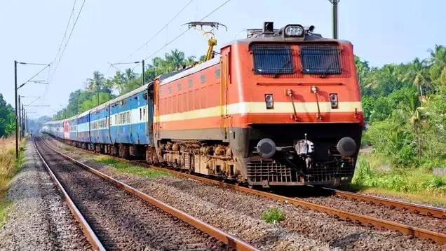 சென்னையில் இருந்து திருச்செந்தூர், தூத்துக்குடிக்கு சிறப்பு ரயில்கள் : மத்திய அமைச்சரிடம் பாஜக கோரிக்கை!

