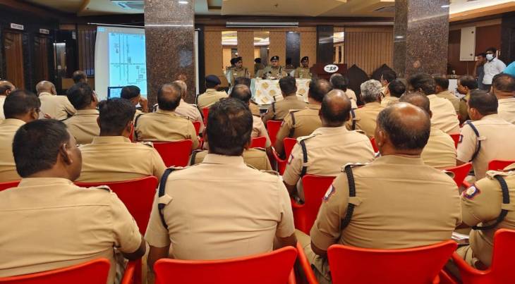 தூத்துக்குடியில் காவல்துறை அதிகாரிகளுடன் சைபர் குற்றப்பிரிவு காவல்துறை கூடுதல் தலைமை இயக்குனர் ஆலோசனை!