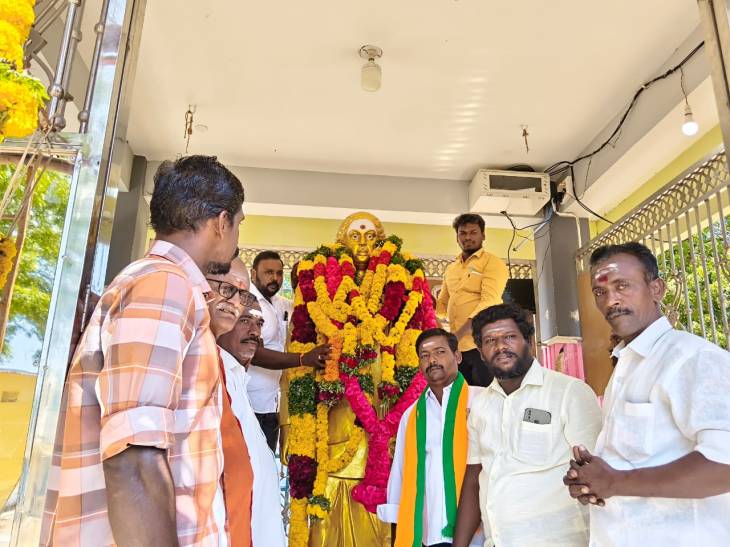 பசும்பொன் முத்துராமலிங்கத் தேவர் ஜெயந்தி...  கருங்குளம் வடக்கு ஒன்றிய பாஜகவினர் மரியாதை!

